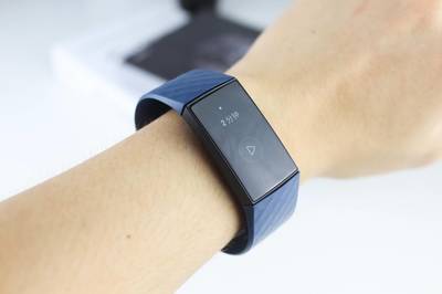 我入手了一個1000多的智能手環,值嗎?|Fitbit Charge 4測評